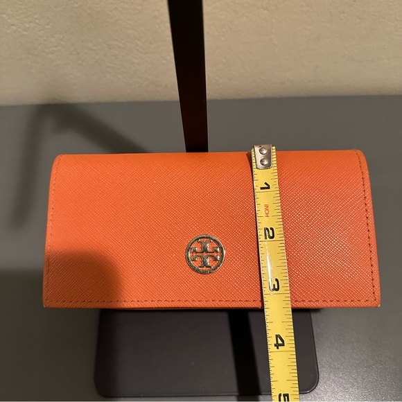 Tory Burch orange saffiano leather magnetic snap sunglasses case - Picture 10 of 11